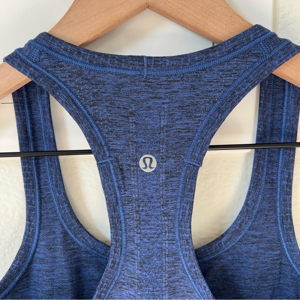 Lululemon Barry’s Bootcamp Swiftly Tech Racerback Tank Top in Heathered Blue - Picture 4 of 5